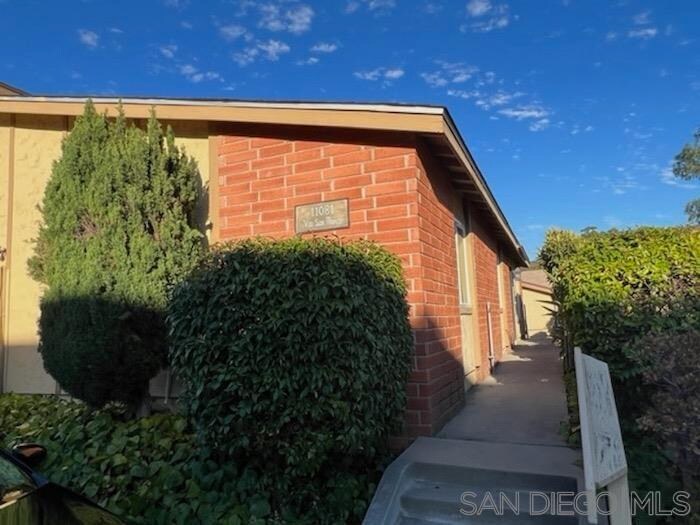 Primary Photo - 11081 Via San Marco