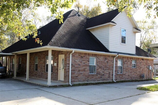 Foto del edificio - NICE 3 BEDROOM 2.5 BATH HOME IN HUMBLE