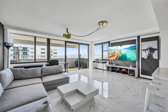 Building Photo - 7545 E Treasure Dr