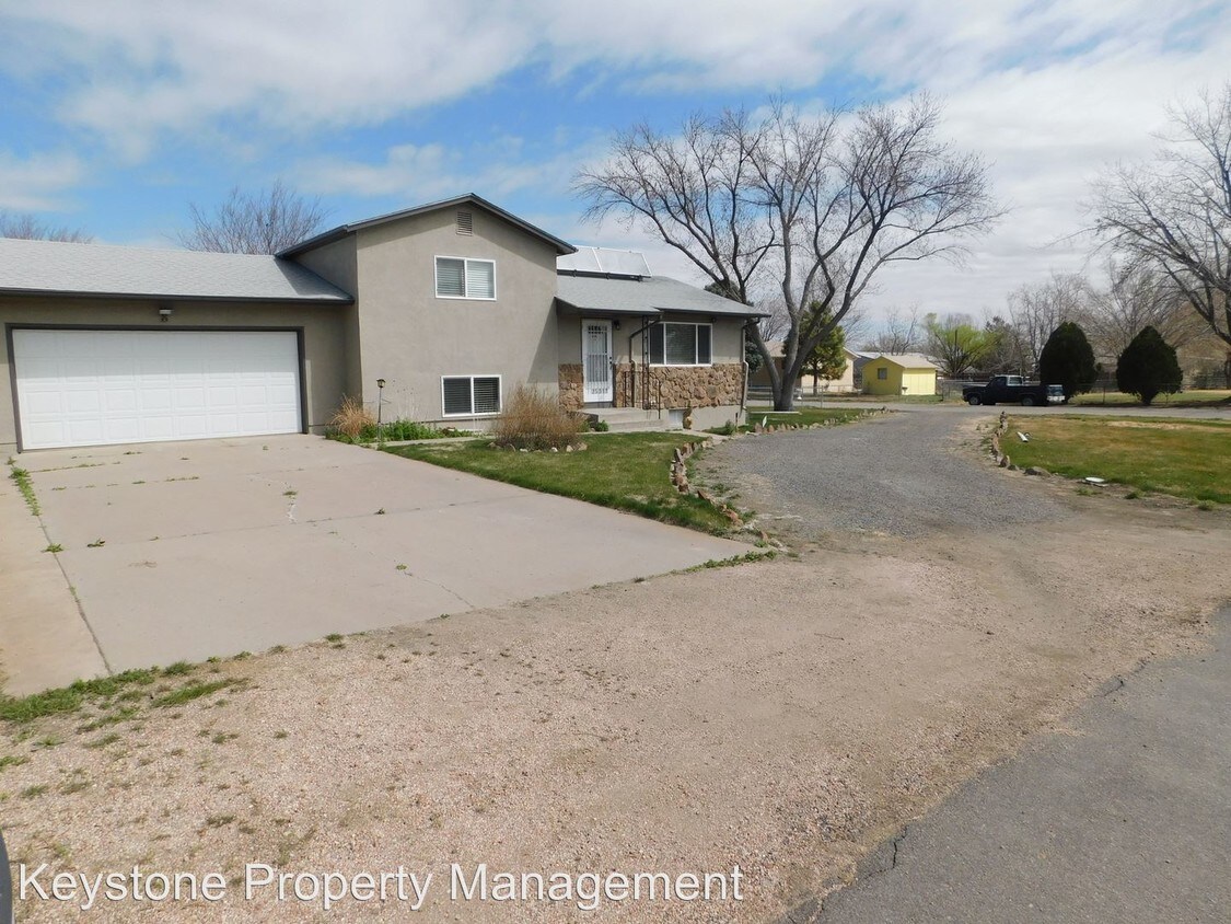 Foto principal - 25017 Camden Pl