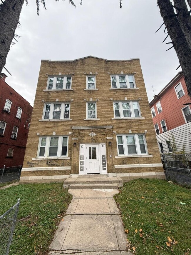 Building Photo - 17-19 Cabot St