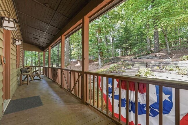 Building Photo - 424 S Sanderlin Mtn Dr