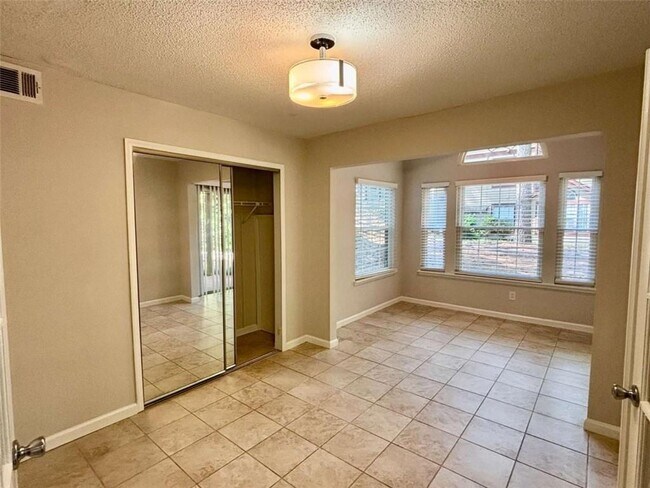 Foto del edificio - 320 Hawkstone Way