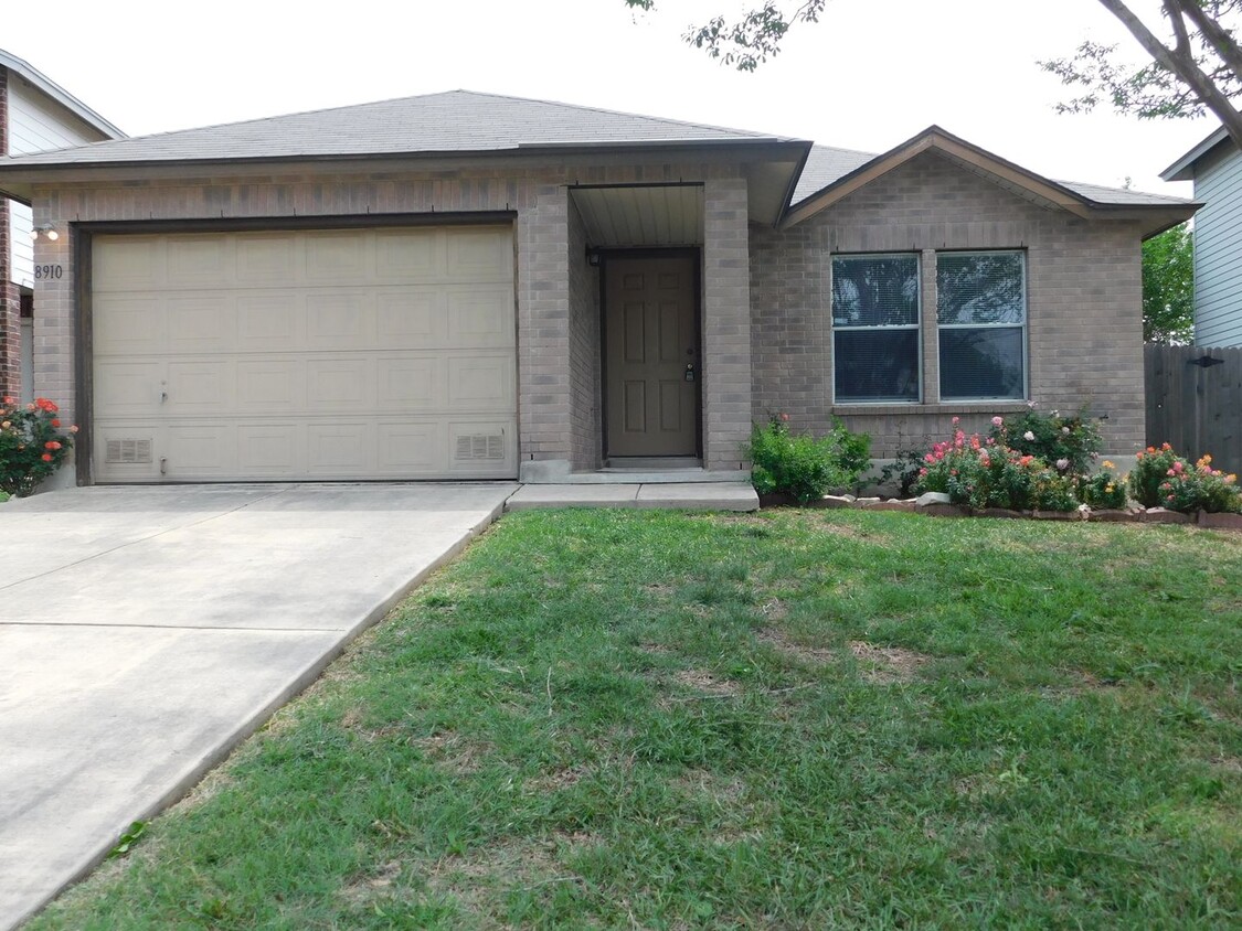 Foto principal - Beautifully maintained 3-bedroom, 2-bath home