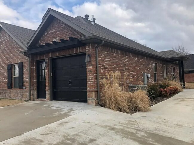 Foto del edificio - 4856 Castlewood Ln