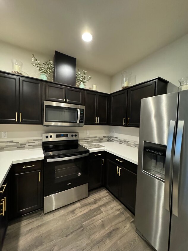 Primary Photo - Fully furnished beautiful townhome! **WINT...