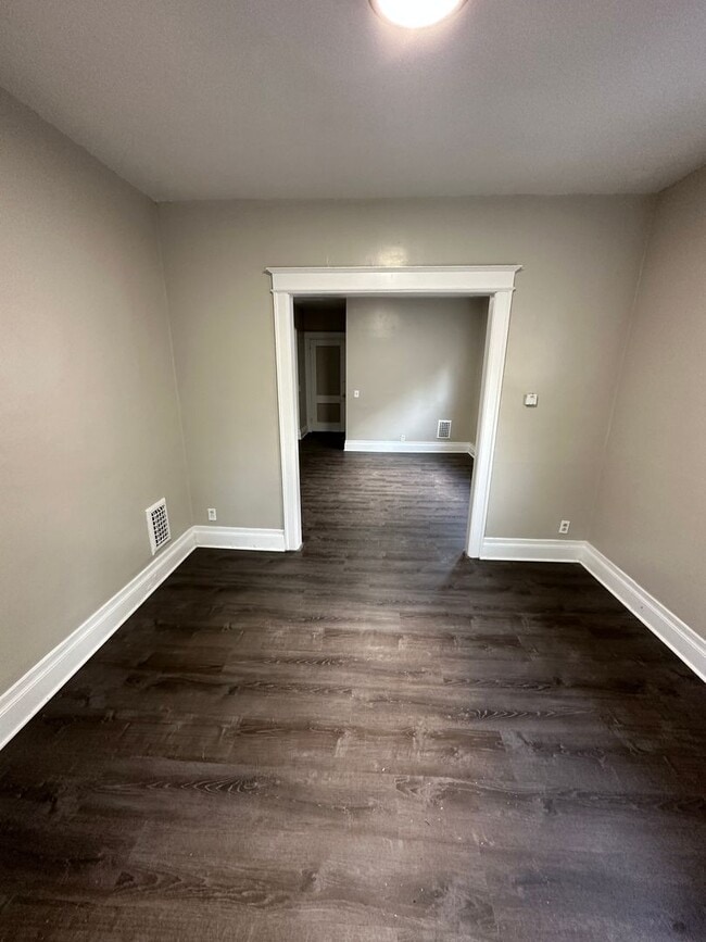 Building Photo - Ready to move in 2 bedroom apartment in th...