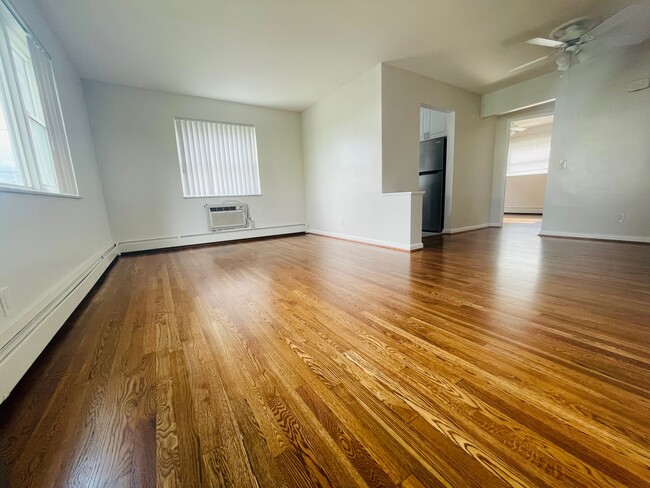 Building Photo - 7803 Lake Ave