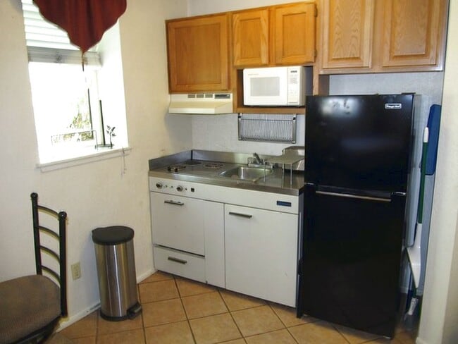 Building Photo - Convenient Prospector Location