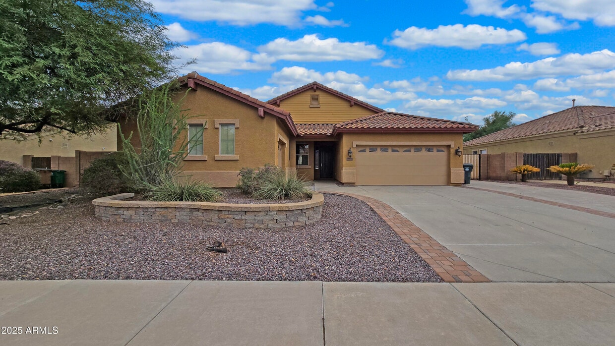 Foto principal - 16861 W Harrison St