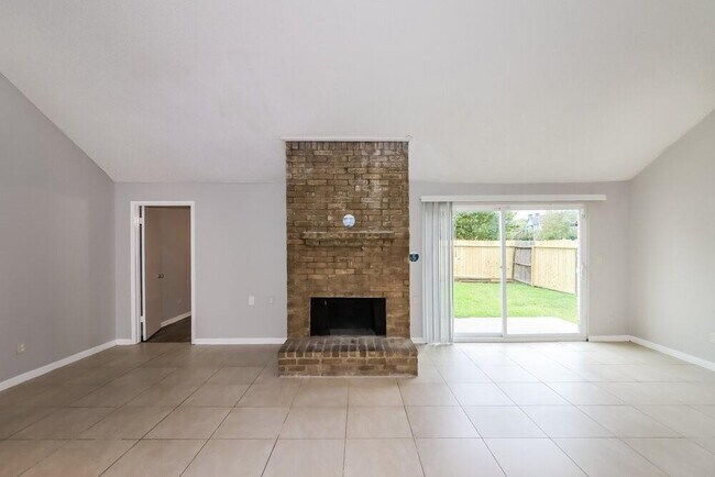Building Photo - 11002 Willwood Dr