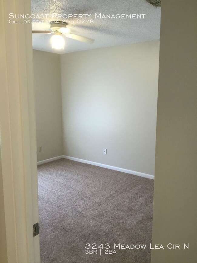 Building Photo - 3 Bedroom 2 Bathroom Home with Garage!
