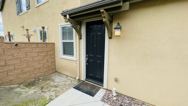 Building Photo - PRICE REDUCED! 1 Bedroom Semi Furnished in...