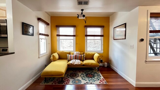 Livingroom - 512 Cathedral St