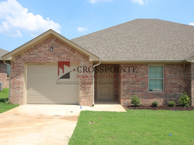 Building Photo - Beautiful 2 Bedroom 2 Bathroom Townhouse in South Tyler!  1/2 OFF FIRST FULL MONTH