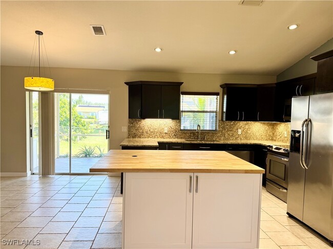 Foto del edificio - 9155 Aster Rd