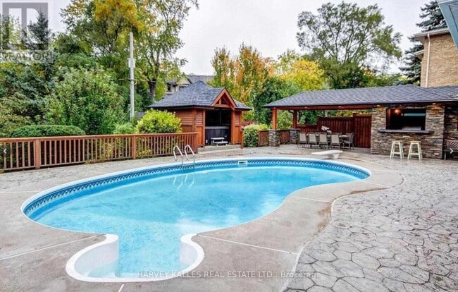 Building Photo - 22 Finchley Rd