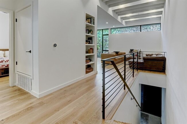 Building Photo - 1713 Bluebonnet Ln