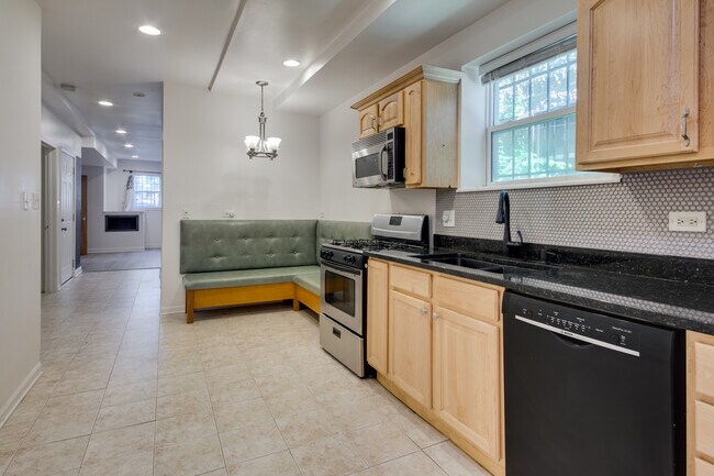 Foto del edificio - 1440 N Campbell Ave