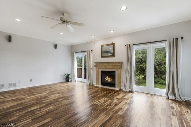 Foto del edificio - 5 Hidden Pond Ct