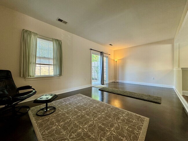 Foto del edificio - Townhome in Haymarket Square