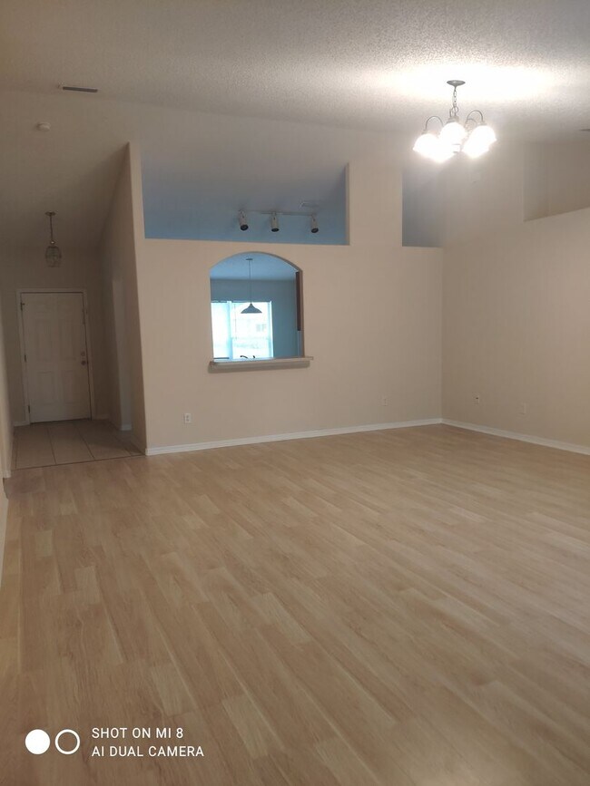 Foto del edificio - 4/2/2, with screen porch. Convenient locat...