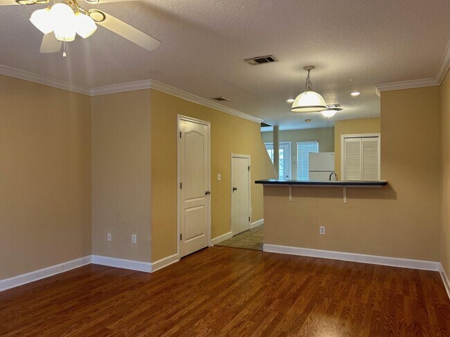 Building Photo - 1800 Shay-Lin Ct
