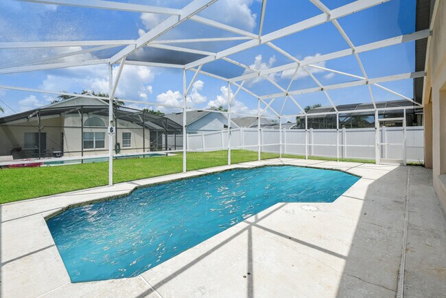 Foto del edificio - 558 Saddle Ridge Dr