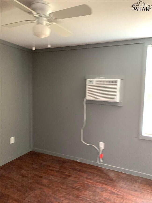 Foto del edificio - 1704 Pearl Ave