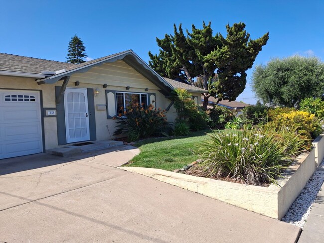 Building Photo - Charming 3 Bedroom, 2 Bath Home with Centr...