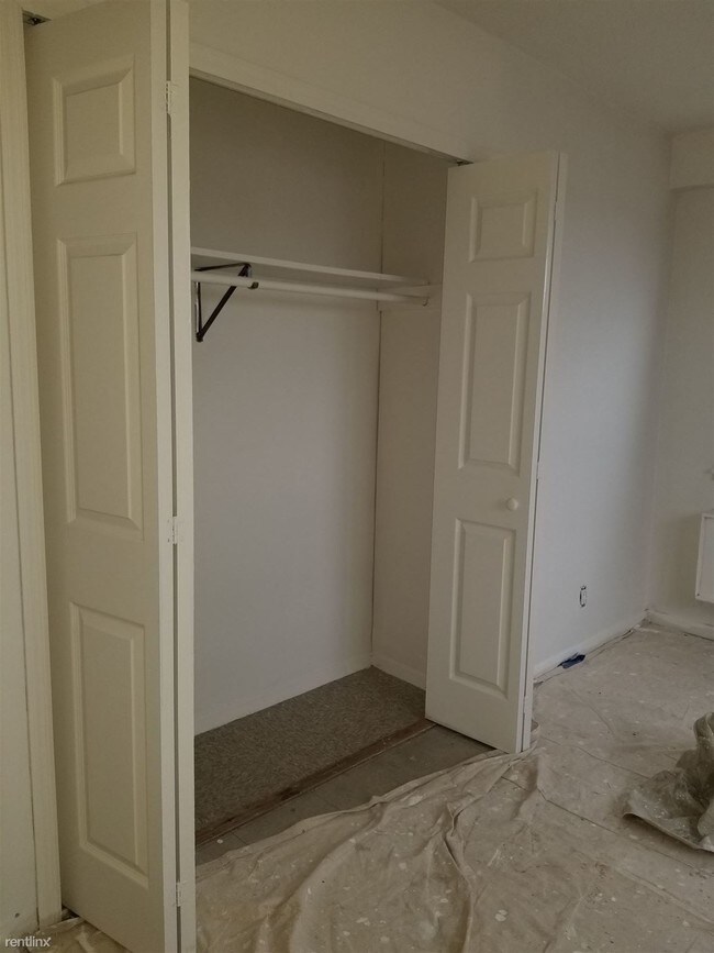 Building Photo - 2 br, 1 bath  - 2015 Bruckner Blvd