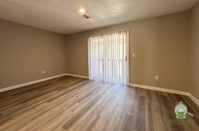 Building Photo - 500 Fairview St