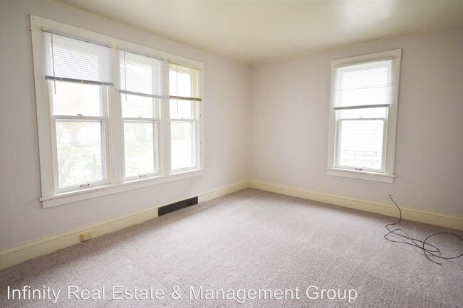 Building Photo - 7 11th Ave SW