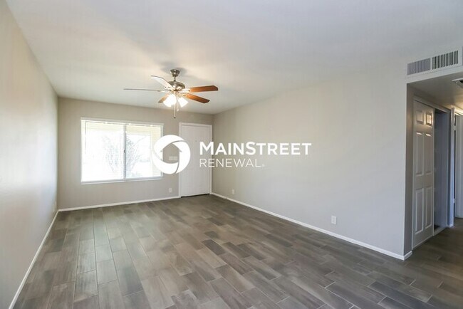 Foto del edificio - 4 Bedroom Pet-Friendly Home in Glendale, A...