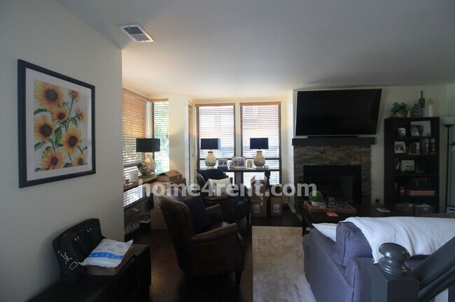 Foto del edificio - 413 W 10th St
