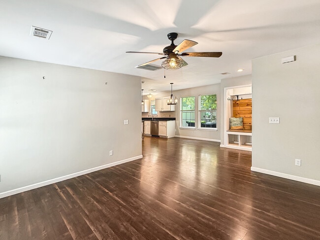 Building Photo - 21 Pine Forest Dr
