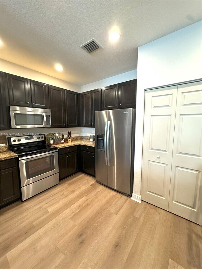 Building Photo - 1020 SW 147th Ave