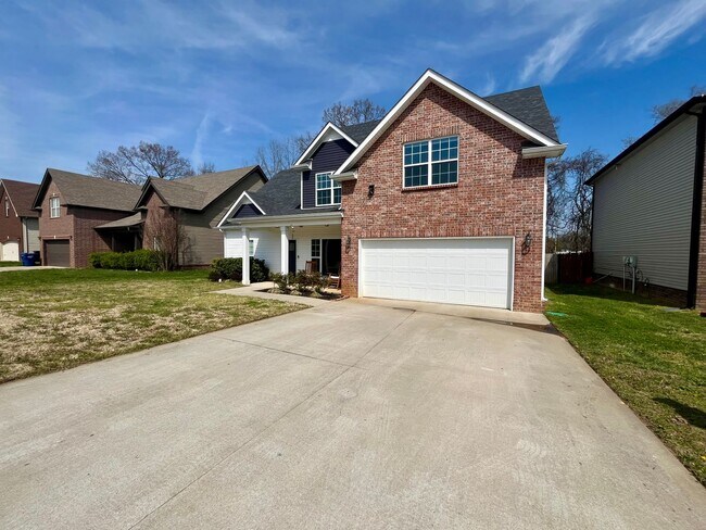 Building Photo - Large Spacious Home with easy access to I24!