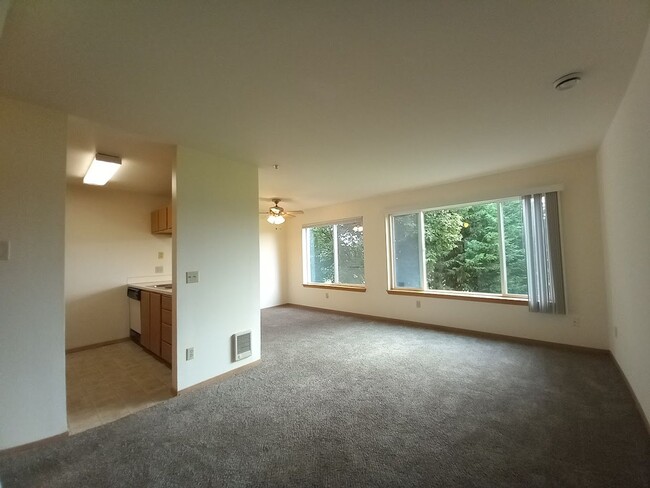 Interior Photo - English Gardens Apartments - Discover Comf...