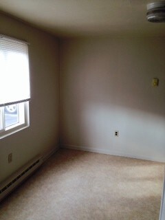 Building Photo - F6 Kenray Ave