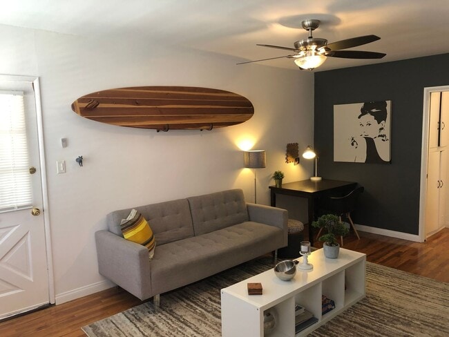 Foto del edificio - 12427 Chandler Blvd