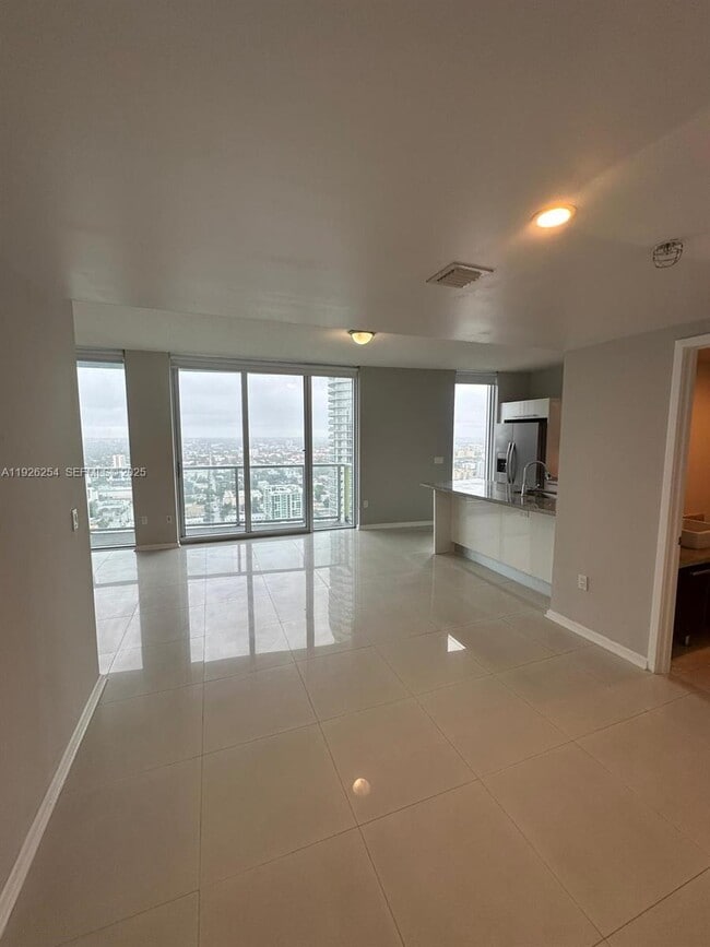 Foto del edificio - 185 SW 7th St
