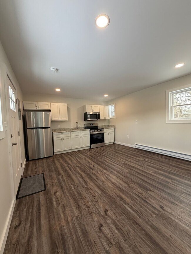 Foto del edificio - Beautifully remodeled and completed 1 bedroom apartment. FREE MONTH OF RENT!*