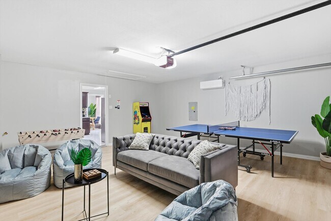 Foto del edificio - 2720 Wild Grove Ln