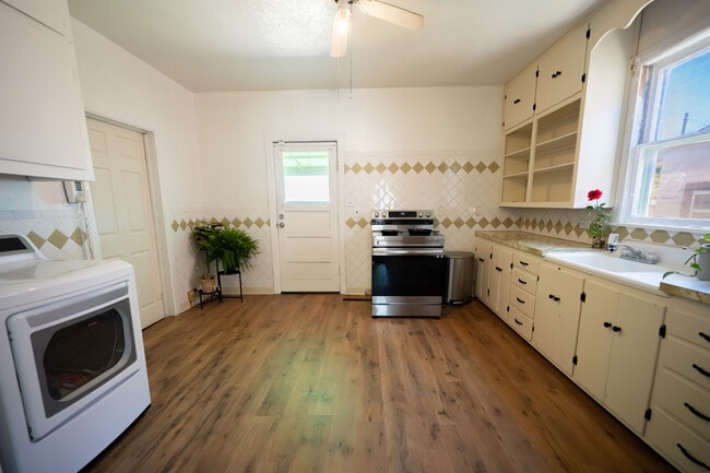 Building Photo - 2120 E Evans Ave