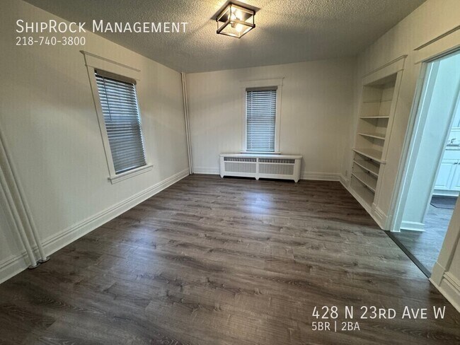 Foto del edificio - 428 N 23rd Ave W