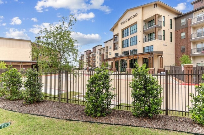 Building Photo - Wildwood Luxury Urban Homes