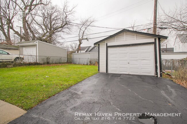 Building Photo - 938 Selwyn Rd