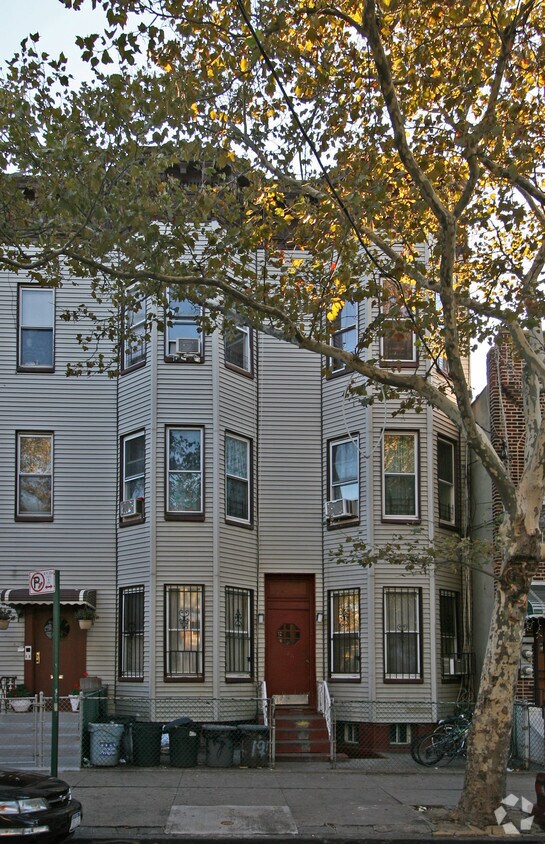 Foto del edificio - 127 Miller Ave