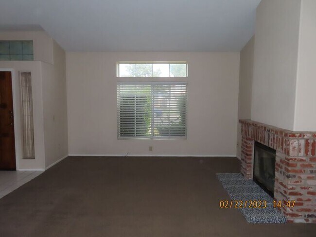 Foto del edificio - 24431 Ridgewood Rd